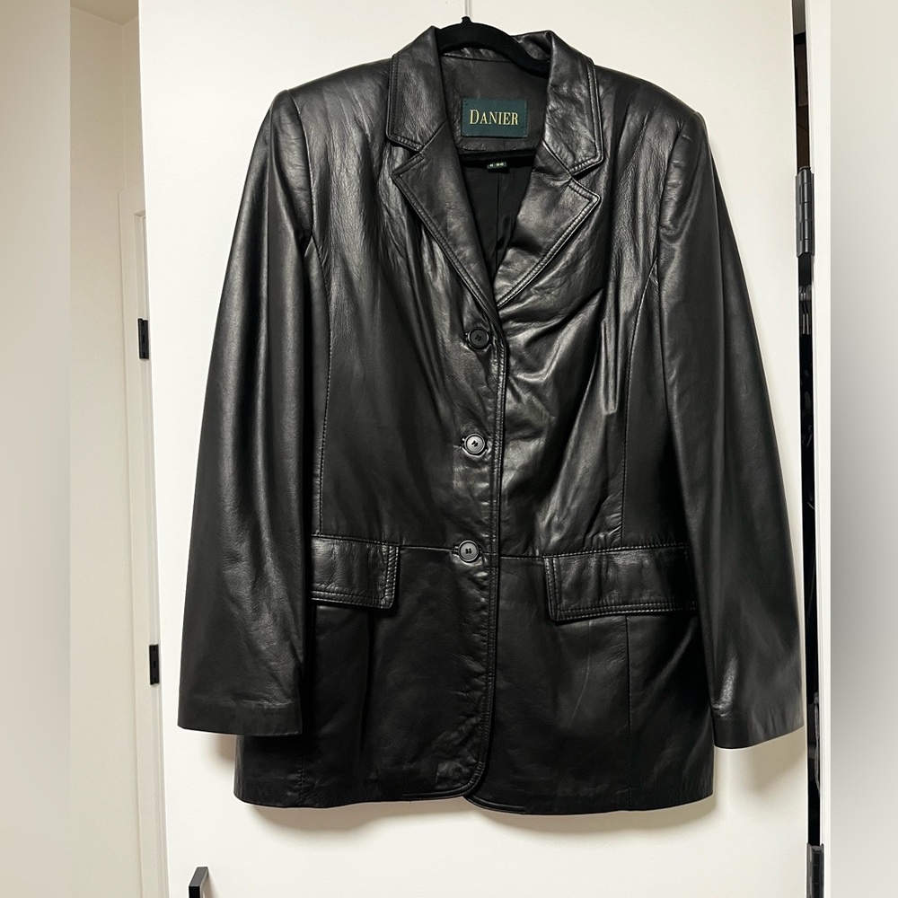 Danier Women's Black Leather Blazer